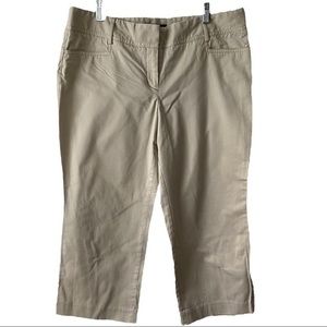 Express Women’s Design Studio Khaki Peddle Pushers Capris   Size‎ 10